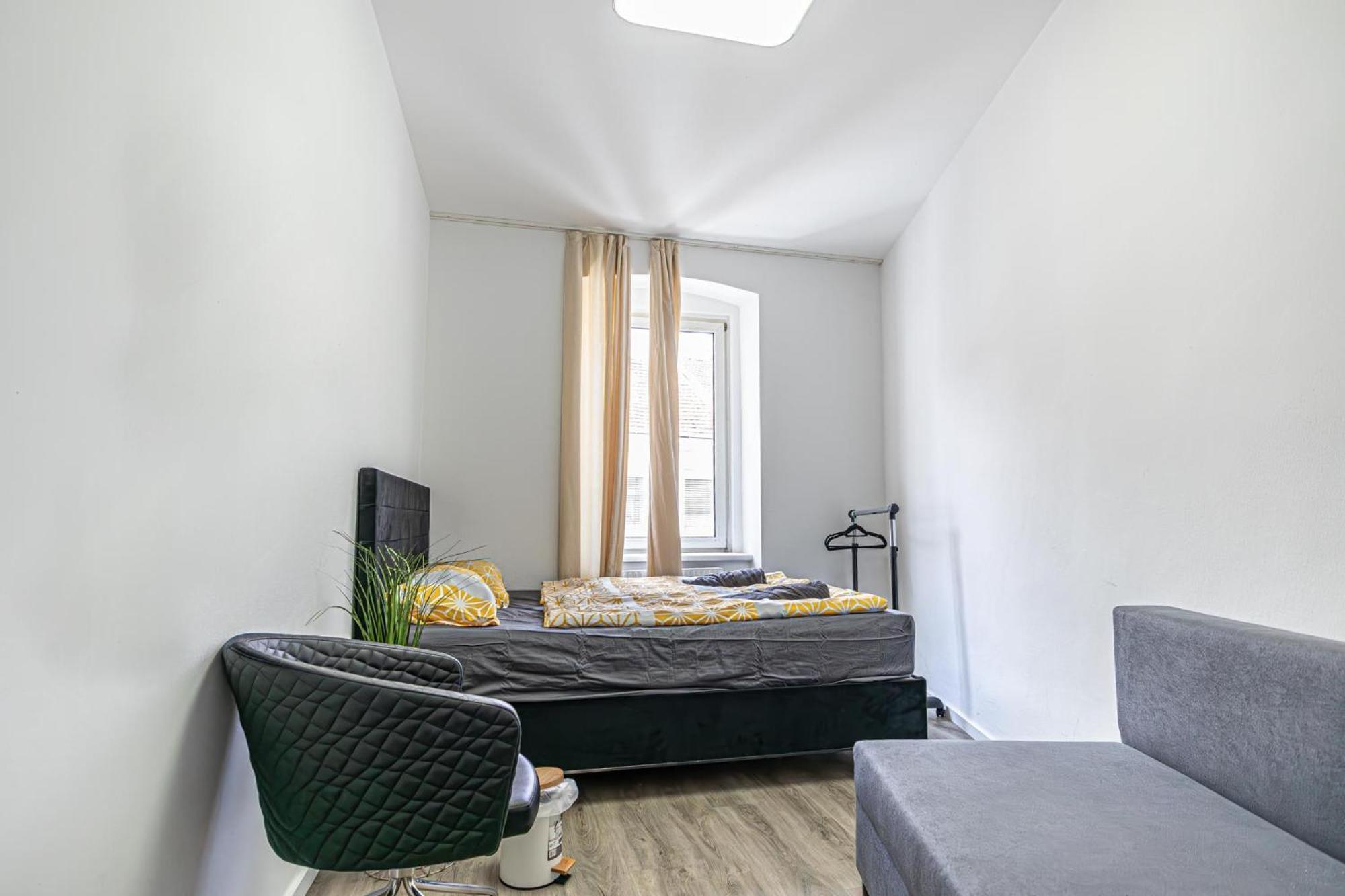Near Schoenbrunn - Economy Rooms In Shared Apartment At Meidling Train Station Wien Ngoại thất bức ảnh