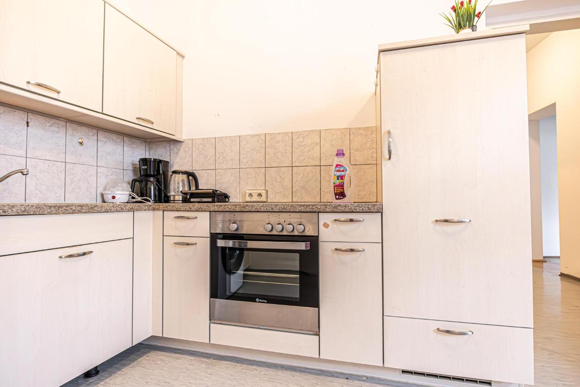 Near Schoenbrunn - Economy Rooms In Shared Apartment At Meidling Train Station Wien Ngoại thất bức ảnh