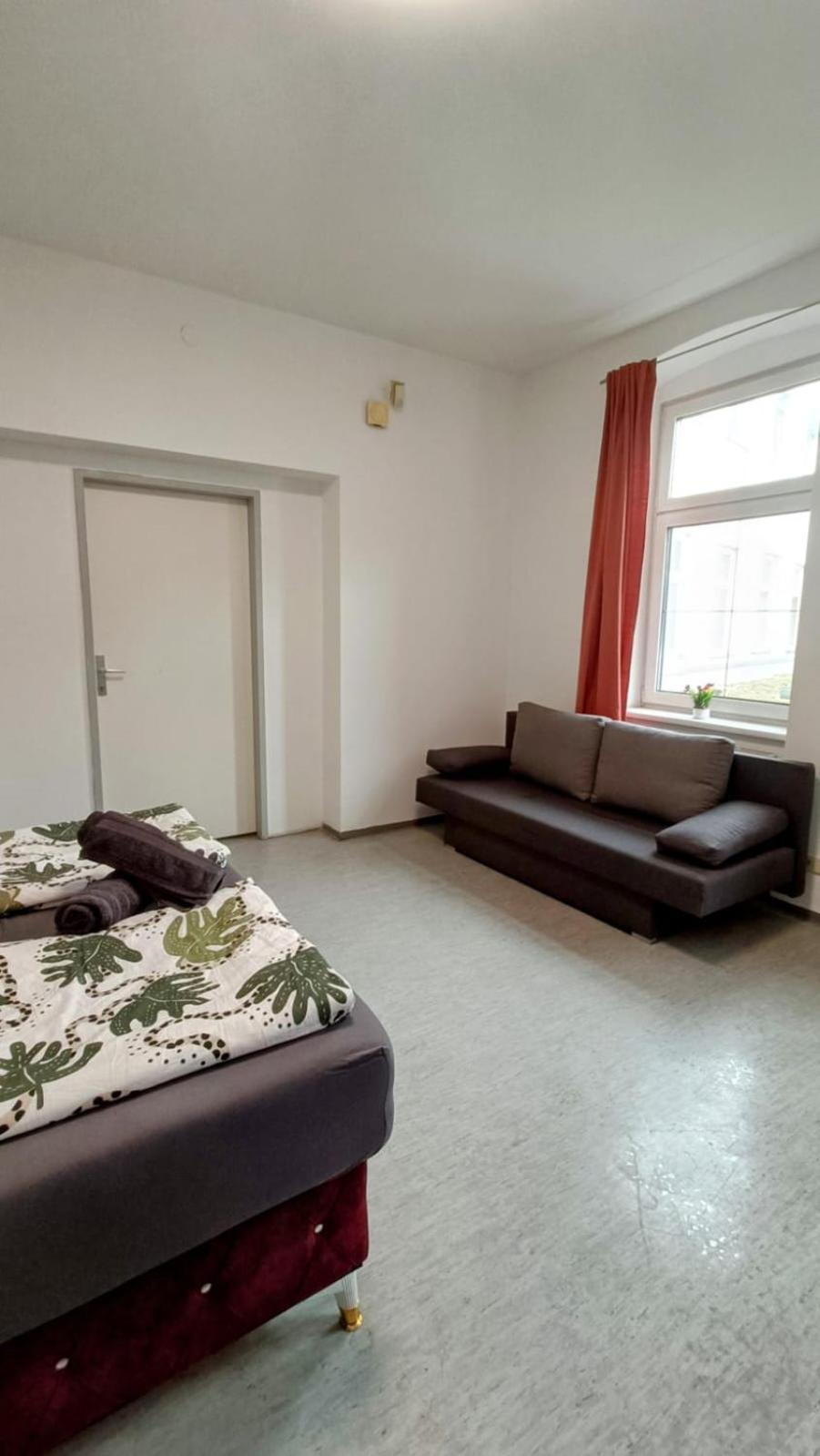 Near Schoenbrunn - Economy Rooms In Shared Apartment At Meidling Train Station Wien Ngoại thất bức ảnh